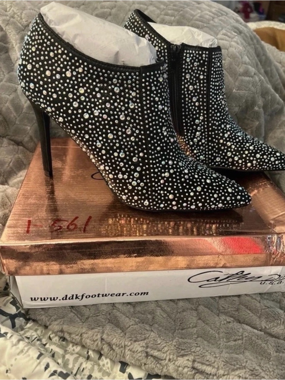 NIB cathy din black rhinestone pointed toe ankle booties size 8.5